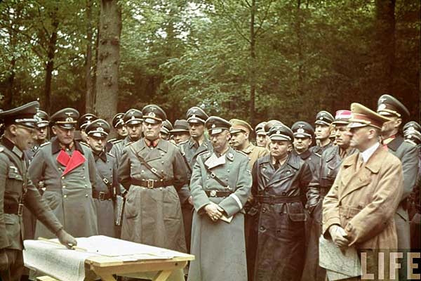 Hitler_inspects_Westwall_14-19may1939_01_life (600x400, 47Kb)