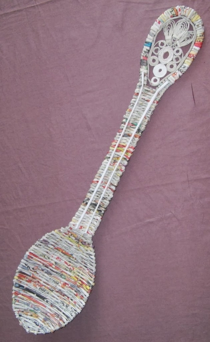 Плетение из газет. Декоративная ложка с подсолнухом в технике канзаши (15) (430x700, 182Kb)