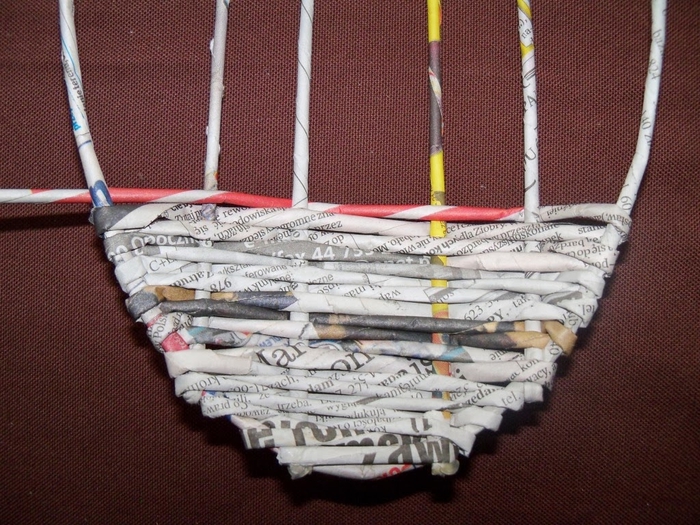 Плетение из газет. Декоративная ложка с подсолнухом в технике канзаши (25) (700x525, 320Kb)