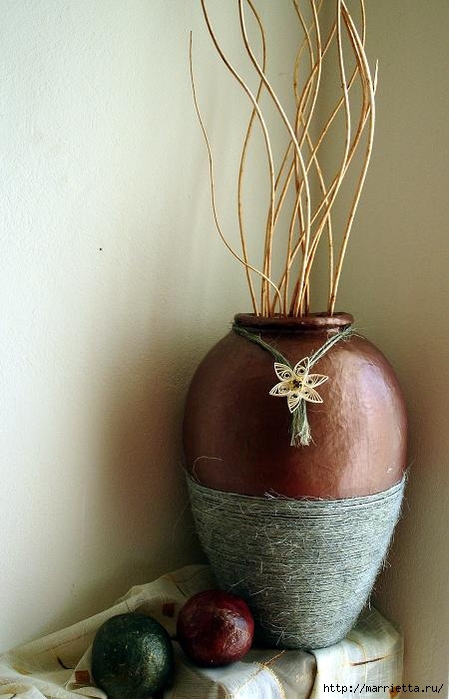 Чебаркульская пенсионерка делает роскошные напольные вазы из медицинских бинтов. ФОТО