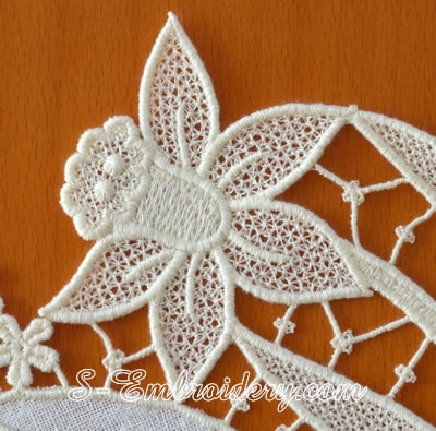 10604_daffodil-free-standing-lace-machine-embroidery-detail (400x395, 127Kb)