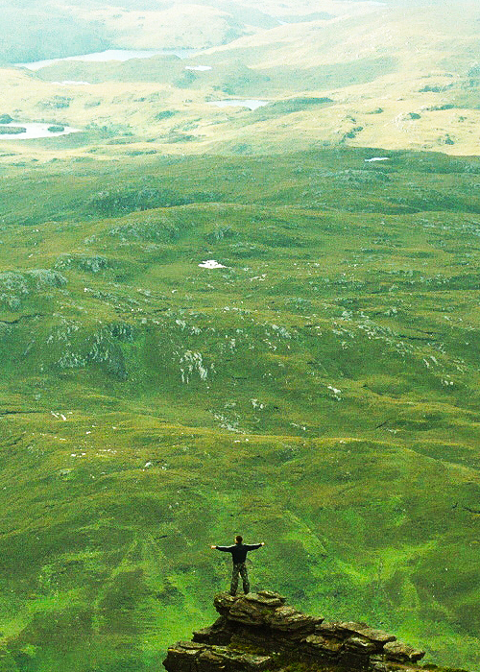 1494878_Tom_Hiddleston_in_Scotland (480x672, 703Kb)