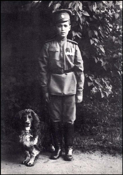 5276173_Aleksei_Nikolaevich_v_Carskom_Sele_1915_god (421x600, 36Kb)
