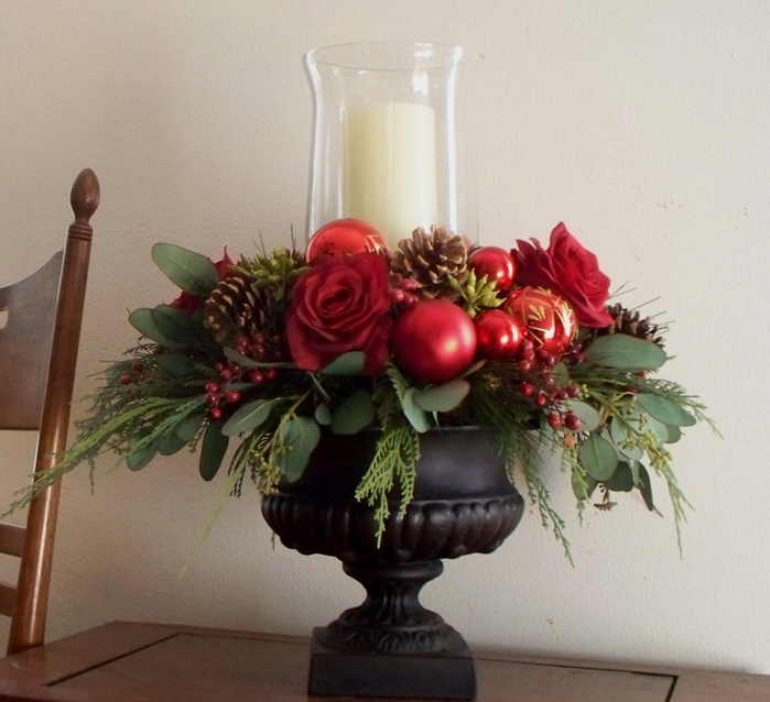 others-christmas-centerpiece-red-silk-in-black-urn-by-aprilhilerdesigns-how-to-make-a-christmas-centerpiece (700x638, 248Kb)
