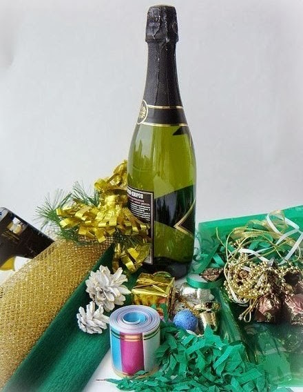 Украшенное шампанское конфетами - 63 фото