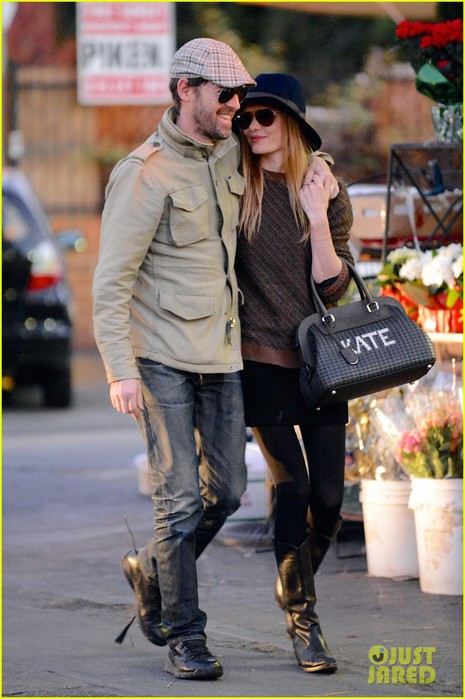 kate-bosworth-carries-kate-bag-on-affectionate-errand-run-01 (465x700, 89Kb)