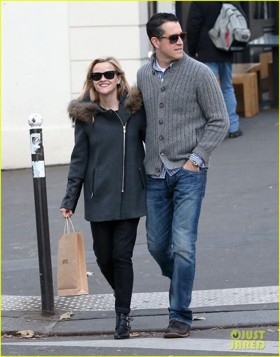 reese-witherspoon-jim-toth-go-shopping-in-paris-01 (549x700, 96Kb)