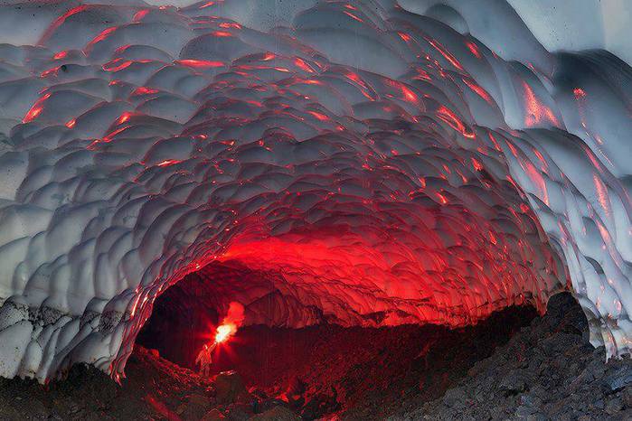 5402287_icecaveKamchatkaPeninsulaRussia_ (700x466, 57Kb)