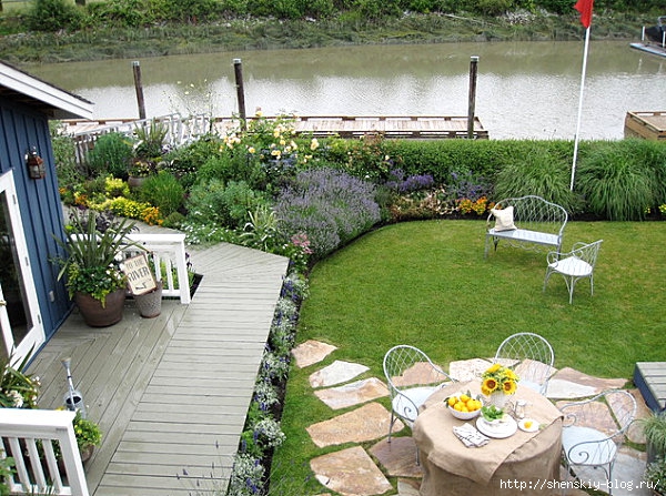 Garden-design-ideas-backyard-shed-wooden-deck-outdoor-seating-perennials (600x447, 265Kb)