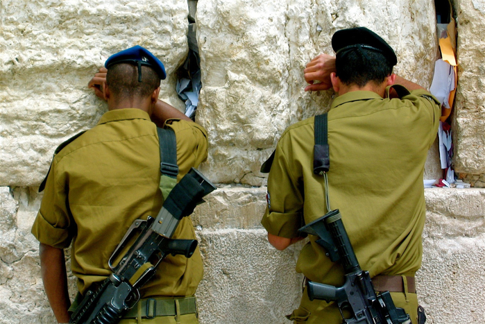 Soldiers_at_the_Wailing_Wall (700x467, 454Kb)