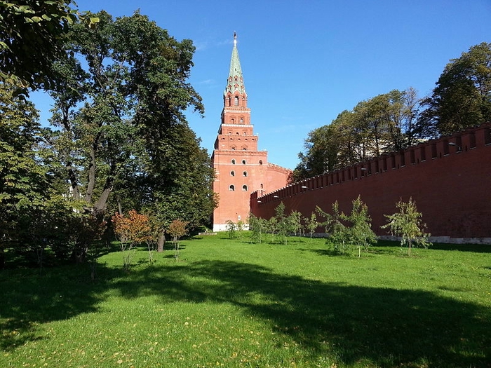 800px-Московский_Кремль_(Moscow_Kremlin)_01 (700x525, 331Kb)