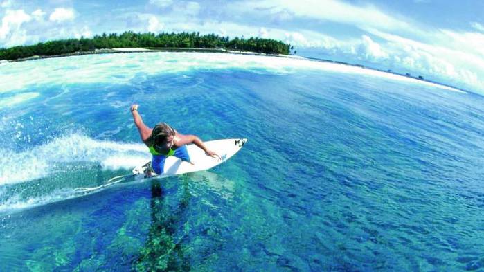 3937404_surfing_maldives_at_four_seasons_kuda_haraa (700x393, 46Kb)