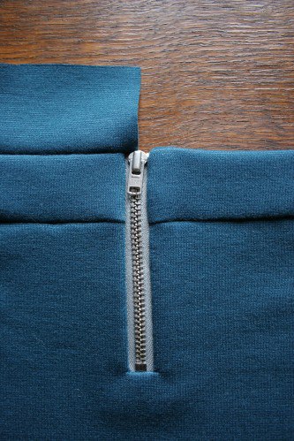 Как вшить потайную молнию в юбку — технология пошива