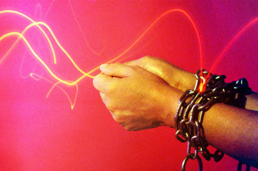 chained_hands_2_free_photo1-690x457 (520x344, 39Kb)