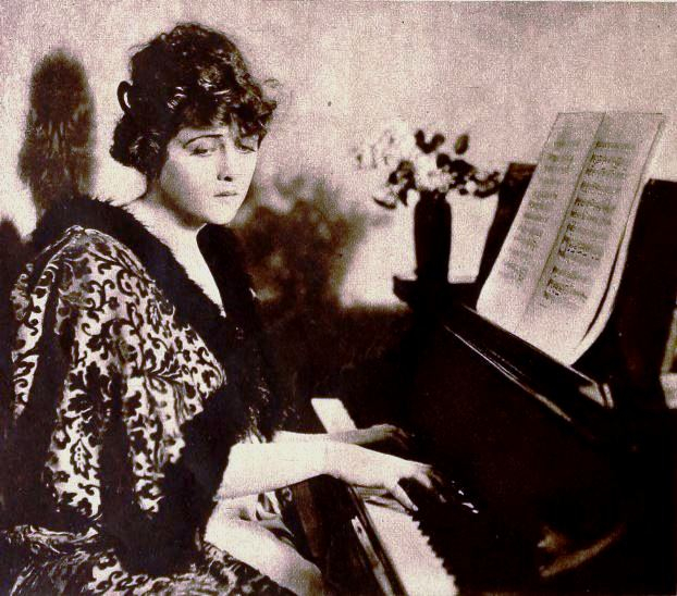 Katherine_MacDonald_2 (622x548, 302Kb)