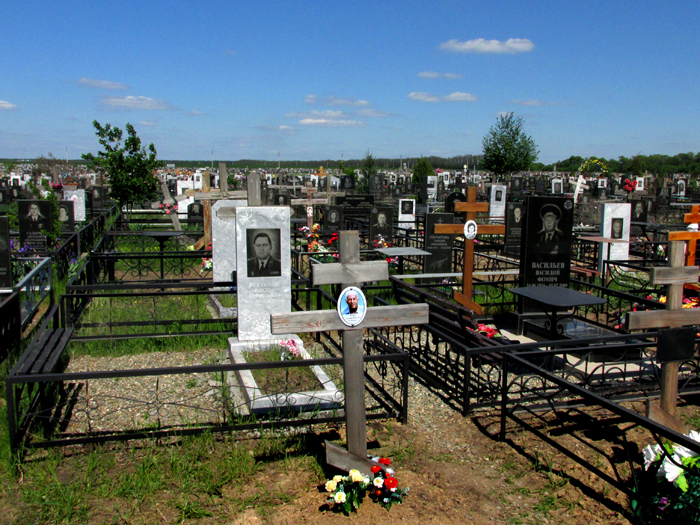 Ростов Северное кладбище/683232_rostov_severnoe_kladbische_ded_sasha (700x525, 528Kb)
