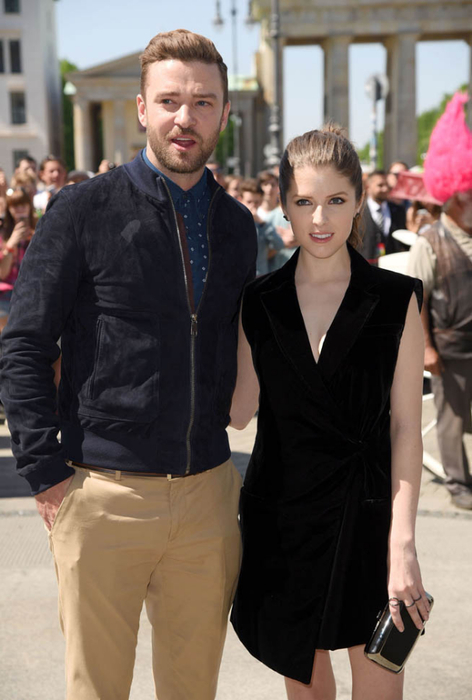 anna-justin-berlin-trolls-10may16-08 (472x700, 255Kb)