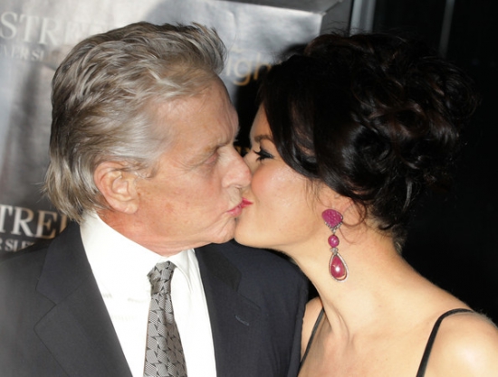 Michael-Douglas-Catherine-Zeta-Jones-3 (550x417, 140Kb)