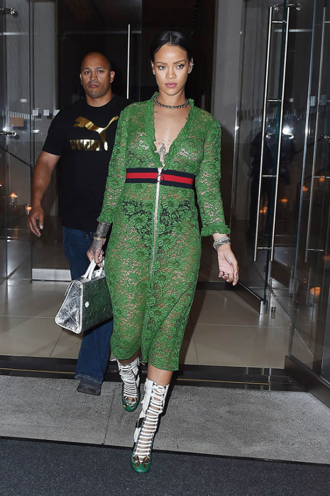 rihanna-green-gucci-26may16-02 (465x700, 338Kb)