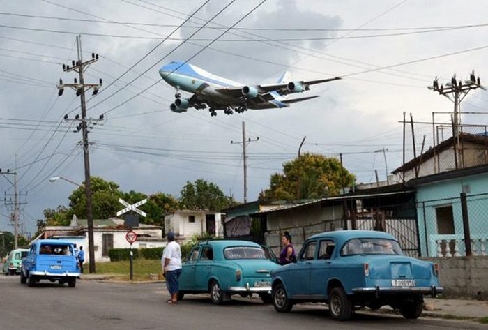 3109898_Foto_hit_samolet (700x473, 64Kb)