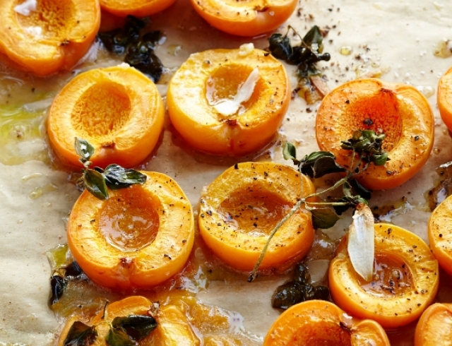 Как правильно сушить абрикосы на курагу: 3 простых способа