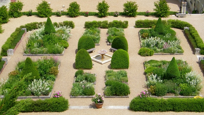 1697-Jardin-d-inspiration-medievale--Chateau-de-Langeais (700x393, 164Kb)