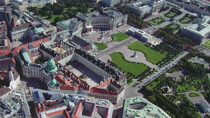 hofburg-ploshhad-geroev (700x393, 386Kb)