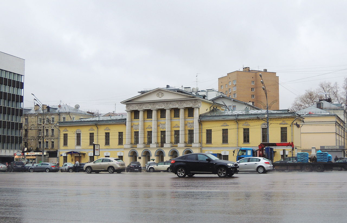 Moscow,_Zubovskiy_blrd_27_-_Gagarin's_house_at_rain_(2010s)_by_shakko_01 (700x450, 288Kb)