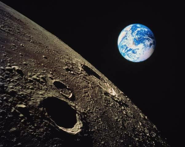 Невероятно, но факт - на Луне обнаружены следы жизни (602x480, 144Kb)