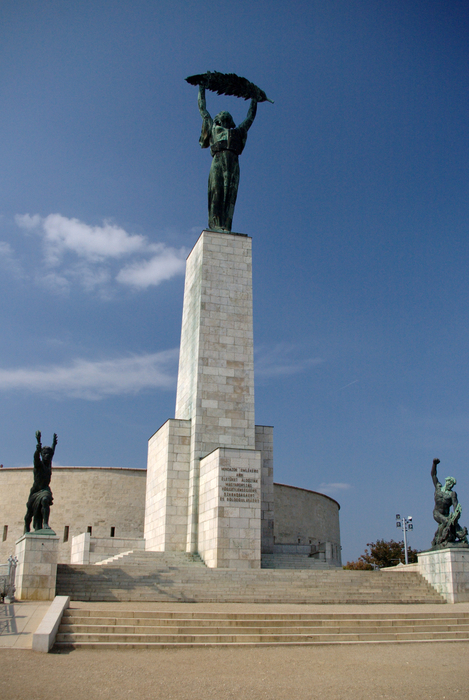 Budapest_Freiheitsstatue_IMGP1996 (669x900, 389Kb)