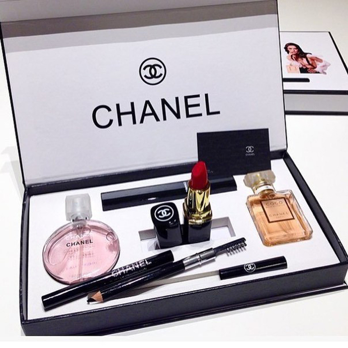 5  /6174352_CHANEL_PRESENT_SET4 (700x700, 266Kb)