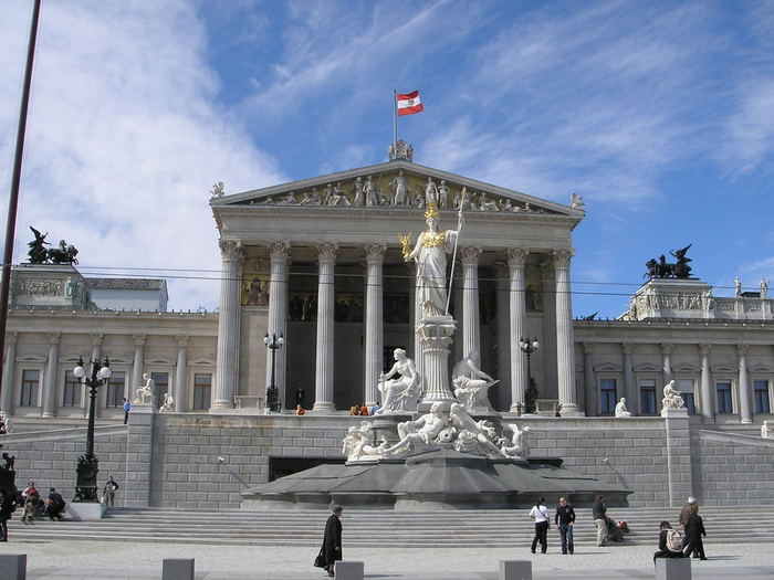 Austria_Parlament_Front (900x725, 68Kb)