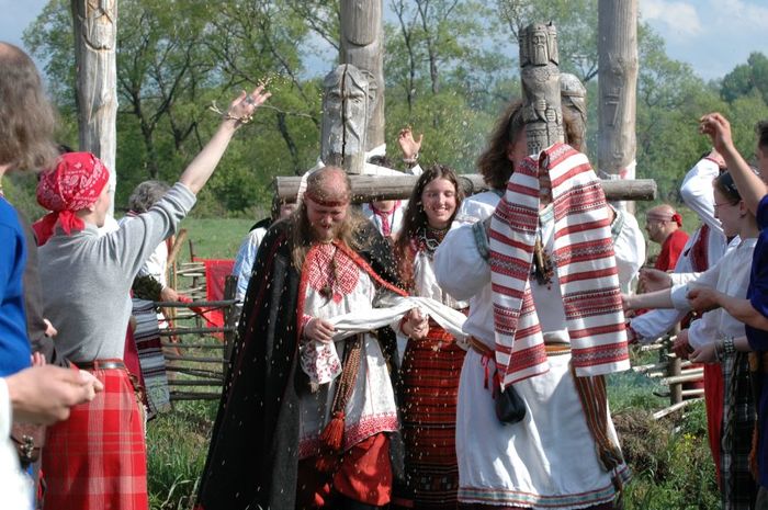 6098670_foto7_pozdravlenie_molodih_y_drevnih_slavyan (700x465, 85Kb)