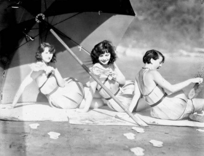 Необычные деревянные купальники в США в конце 1920 х годов