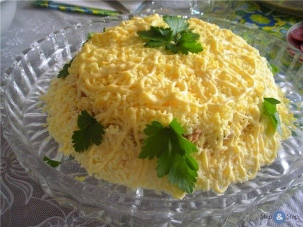 vkysnii_salat_Marsel_s_kyricei_i_chernoslivom