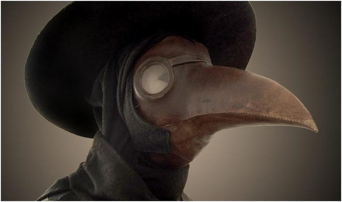 Почему врачи во время бубонной чумы носили костюм с маской клювом
