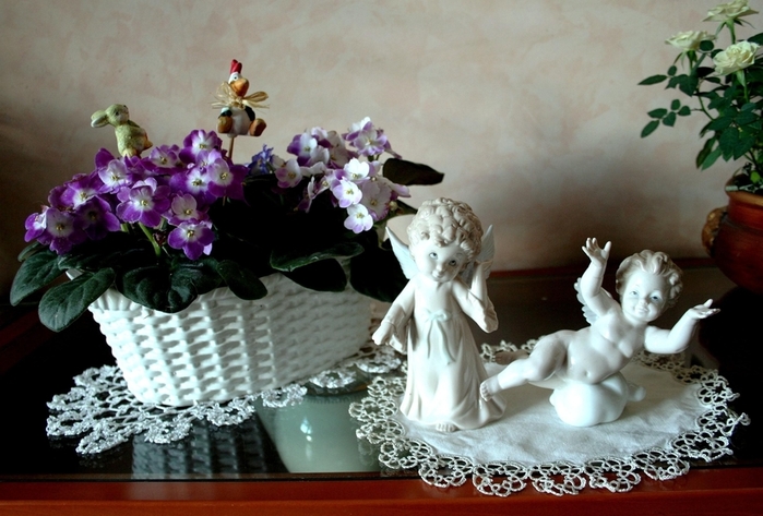 violets-basket-napkins-angels-cute-659601 (700x473, 241Kb)