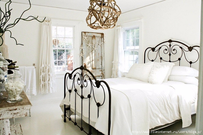 Shabby-Chic-Bedroom-Decorating-Metal-Frame-Bed (700x466, 261Kb)