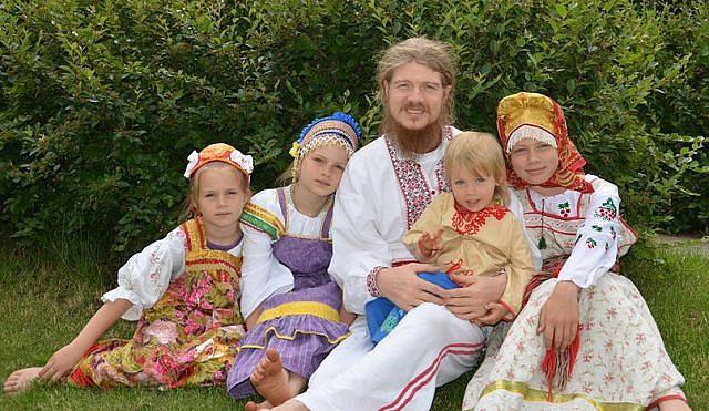 6098670_foto14_lubyashaya_slavyanskaya_semya (640x371, 70Kb)