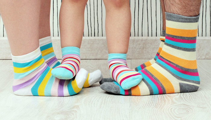 1868538_familysocks00 (700x399, 77Kb)