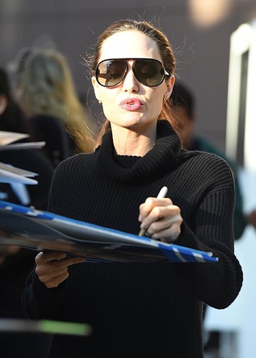 Анджелина Джоли удивила выходом в мини (фото)