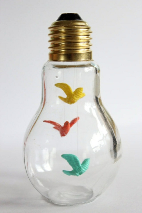 diy-decoration-from-bulbs-120-craft-ideas-for-old-light-bulbs-39-566 (466x700, 179Kb)