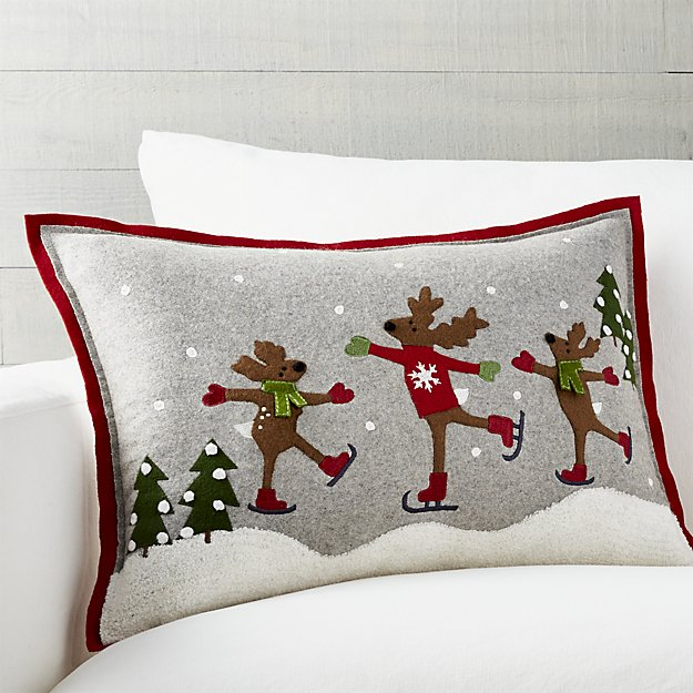 skating-reindeer-pillow (625x625, 269Kb)