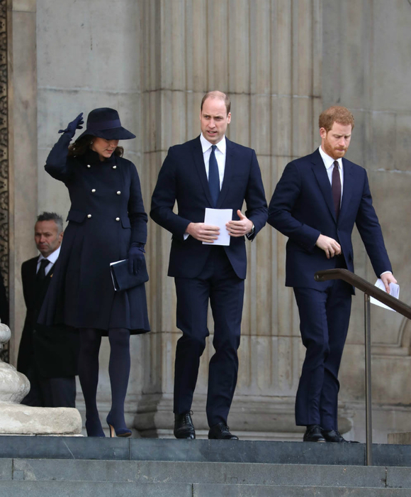 royals-grenfell-14dec17-06 (580x700, 343Kb)