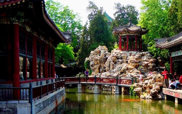 Красивый парк Бэйхай — тихое место в шумном Пекине