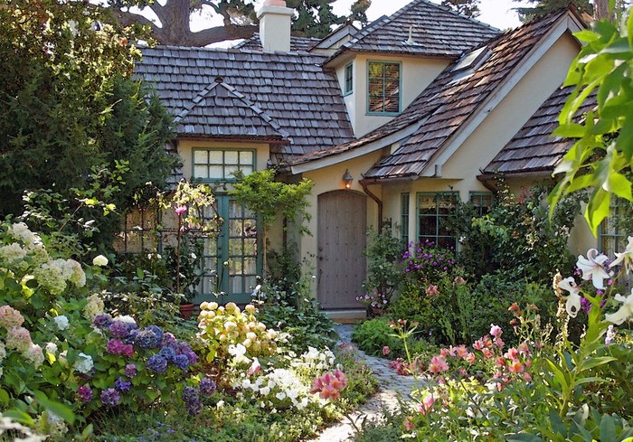 garden-design-with-the-most-beautiful-french-cottage-hotelr-planting-blueberries-from-net_cottage-house-landscape-design_interior-design_interior-design-magazine-schools-kitchen-online-degree-tips-ser (700x489, 178Kb)