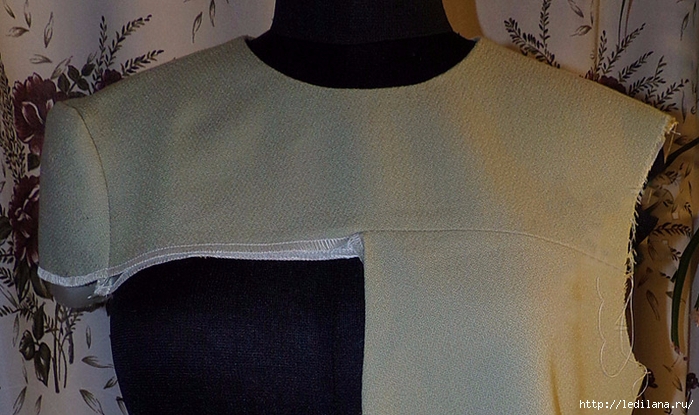 Прямая блузка с воланом на груди 8 (699x415, 247Kb)