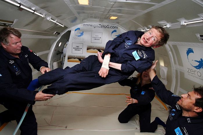 1024px-Physicist_Stephen_Hawking_in_Zero_Gravity_NASA (700x466, 56Kb)