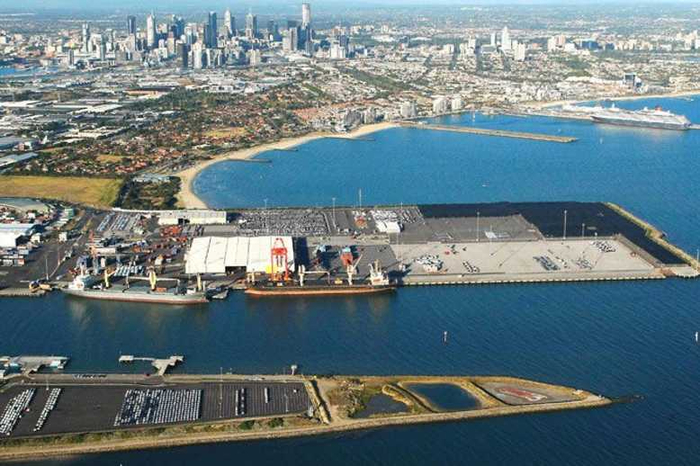 Port Melbourne car shipping port (700x466, 358Kb)