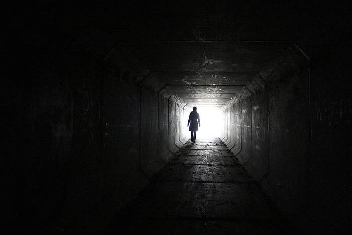 tunnel-silhouette-mysterious-fantasy-wallpaper-preview (700x466, 20Kb)